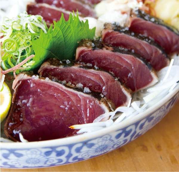 藁焼きカツオのタタキ